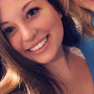 Meet your Posher, Allyssa